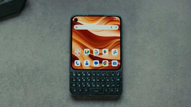 Klavyeli yeni Android modeli: